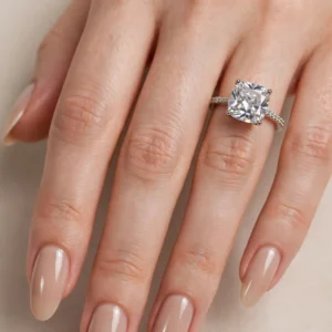 R228 ANILLO CON PIEDRA CUADRADA BLANCA