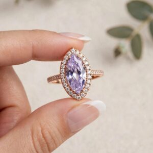 R234 ANILLO CON PIEDRA OVALADA COLOR BLANCO