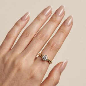 R299 ANILLO CON TIPO ESLABONES Y DIAMANTE