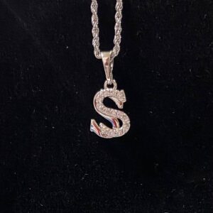 DJ218 DIJE PLATEADO DE LETRA "S"