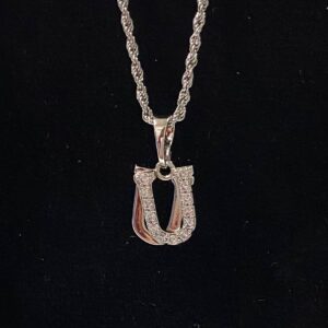 DJ220 DIJE PLATEADO DE LETRA "U"