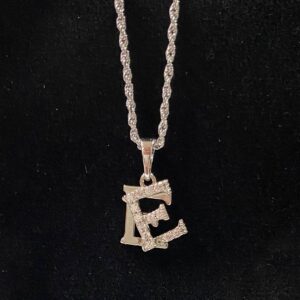 DJ204 DIJE PLATEADO DE LETRA "E"