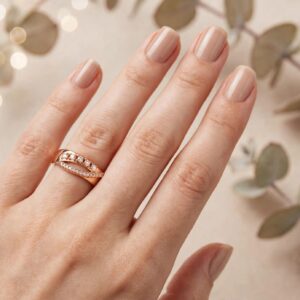 R368 ANILLO CON BRILLOS Y ABERTURA 18K