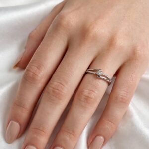 R429 ANILLO PLATEADO DE DOS TIRAS LISAS Y CON CRISTALES Y DIAMANTE