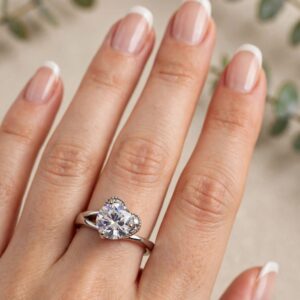 R445 ANILLO PLATEADO DE CORAZON CON CRISTAL