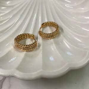 A2521 ARRACADA TIPO ESPIRAL CON LINEA DE BRILLOS 18K