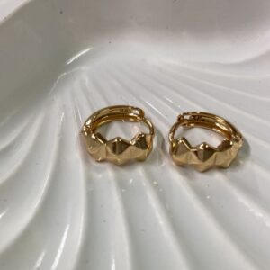 A18075 ARRACADA CHICA DE 3 ROMBOS 18K