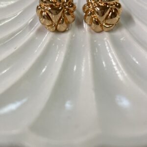 A18139 ARETE CON DISEÑO YTRIANGULO AL CENTRO 18K