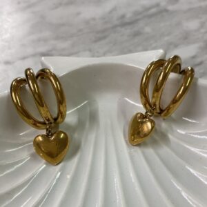 A18148 ARRACADA TRIPLE CON CORAZON COLGANTE 18K