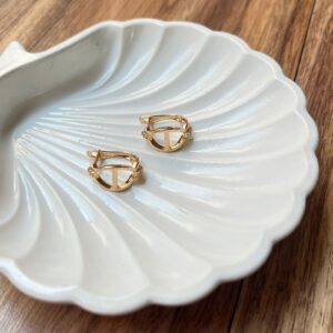 A18267 ARETE OVALADO CON CRISTALES LATERALES 18K