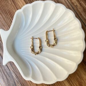 A18251 ARRACADA CUADRADA CON DISEÑO 18K