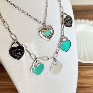 JAP007 JUEGO DE COLLAR 5 CORAZONES C/CRISTALES Y ARETES TIFANNY