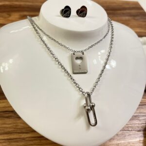 JAP004 JUEGO DE COLLAR CUADRO PERFORADO DE CORAZON Y ARETES TIFANNY