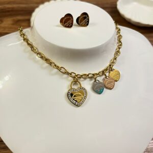 JAD024 JUEGO DE COLLAR CORAZONES CHICOS COLGANTES GRABADOS Y ARETES TIFANNY