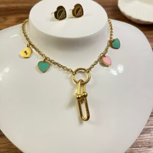 JAD019 JUEGO DE COLLAR GANCHO CON CORAZON ROSA,VERDE Y ARETES TIFANNY