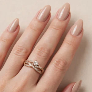 18018 ANILLO CHURUMBELA CON PIEDRA TRIANGULAR 18K