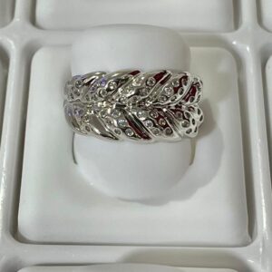 R0015 ANILLO ANCHO GRABADO HOJAS CON PIEDRAS BLANCAS RODIO