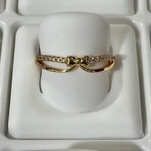 18021 ANILLO CON MOÑO Y LINEA DE CRISTALES 18K