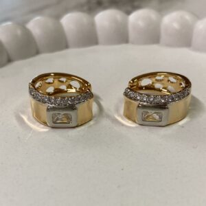 A18475 ARETE CON PIEDRA CUADRADA Y CRISTALES 18K