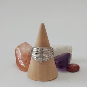 R0021 ANILLO DE RODIO CON LINEA DE CRISTALES