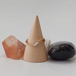 18031 ANILLO DE CORAZON CON PIEDRAS 18K