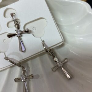 JR005 JUEGO DE RODIO DE ARETES Y DIJE DE CRUZ CON PIEDRA