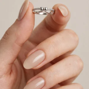 R0012 ANILLO CON MOÑO Y LINEA DE PIEDRAS RODIO