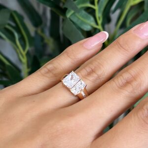 18054 ANILLO CON DOS PIEDRAS RECTANGULARES 18K