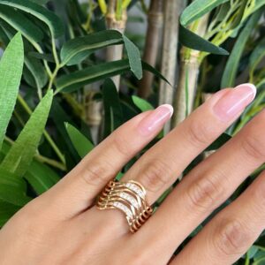 18055 ANILLO DE TIRAS EN FORMA DE ONDAS 18K