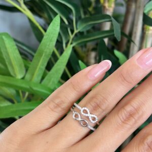 R0028 ANILLO DOBLE CON INFINITO LISO Y BRILLOSO DE RODIO