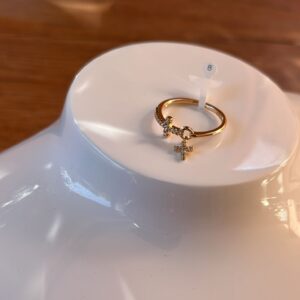 18062 ANILLO CON CRUZ DE BRILLOS 18K