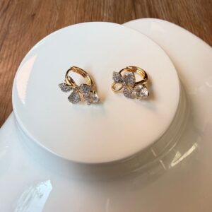 A18675 ARETE FLOR CON PIEDRAS 18K