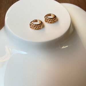 A18679 ARETE CON ABERTURA 18K