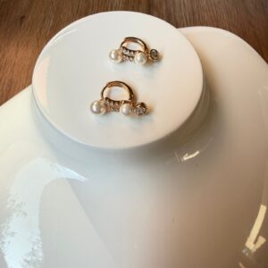 A18695 ARETE CON BRILLOS Y 2 PERLAS 18K