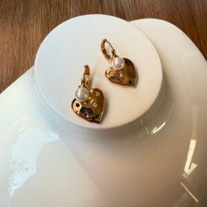 A18685 ARETE CON CORAZON COLGANTE CON BRILLOS DE COLORES 18K