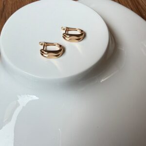 A18665 ARETE CHICO CON LINEAS 18K