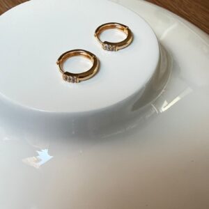 A18660 ARRACADA LISA PEQUEÑA 18K.