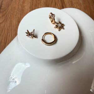 A18748 ARETE DE 3 PIEZAS DE ESTRELLAS CON BRILLOS 18K