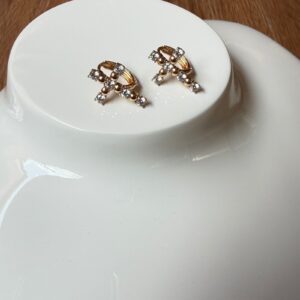 A18742 ARETE DE CRUZ CON PIEDRAS 18K