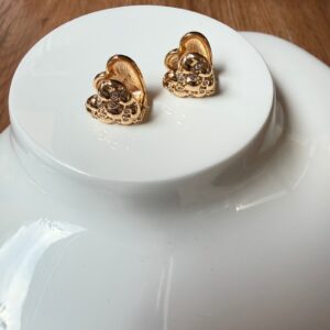 A18734 ARETE DE CORAZON CON PIEDRAS 18K