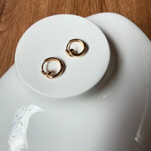 A18740 ARETE CHICO LISO 18K