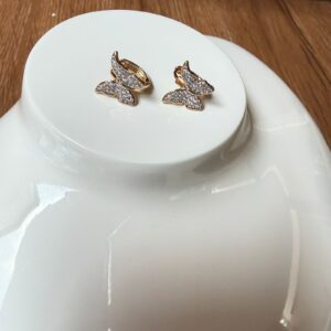 A18708 ARETE DE MARIPOSA CON BRILLOS 18K