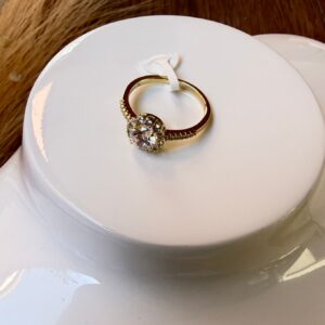 14014 ANILLO CON PIEDRA Y BRILLOS A LOS LADOS 14K