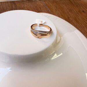 18066 ANILLO CON LINEA DE BRILLOS 18K