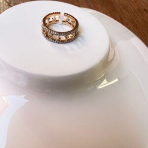 18076 ARGOLLA CON CIRCONIAS Y CIRCULOS ENMEDIO 18K