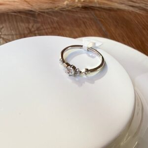 R0032 ANILLO CON PIEDRAS RODIO