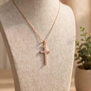 D18016 DIJE DE CRUZ CON BRILLOS 18K