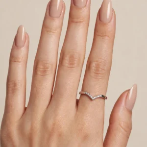 R0034 ANILLO FORMA V CON BRILLOS RODIO