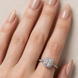 R0035 ANILLO AJUSTABLE PIEDRA CUADRADA CON BRILLOS RODIO
