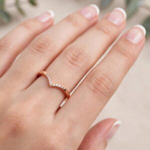 18070 ANILLO EN FORMA V CON BRILLOS 18K